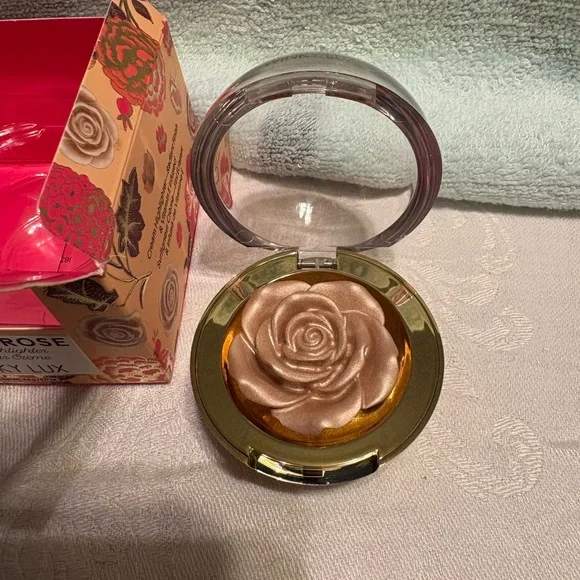 Winky Lux Cheeky Rose Cream Highlighter in Champagne - Picture 3 of 3